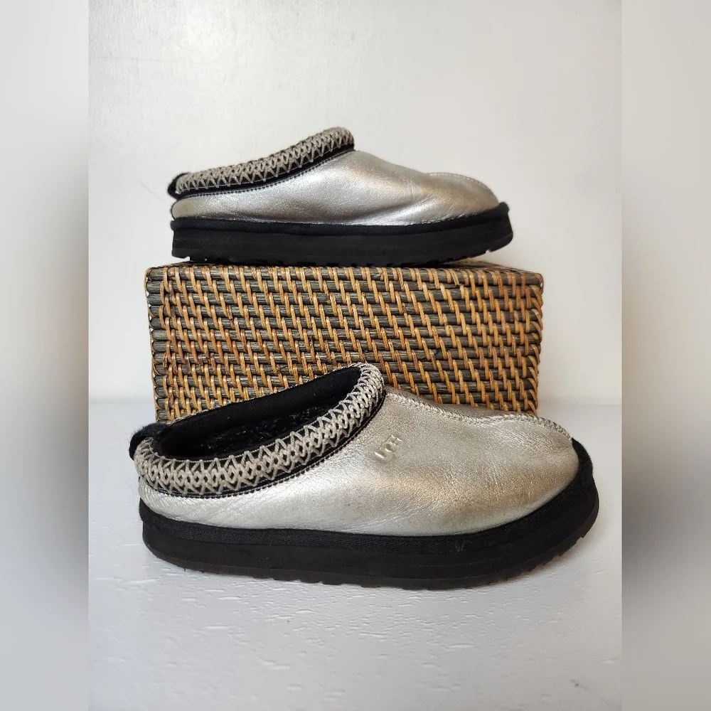 UGG Tazz Leather Faux Fur Lined Metallic Silver Indoor/Outdoor Clog Slippers